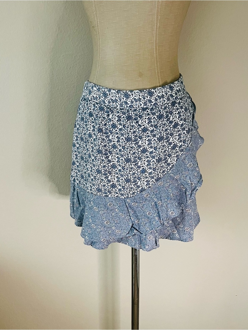 Sim &Sam Blue Floral Ruffle Mini Skirt